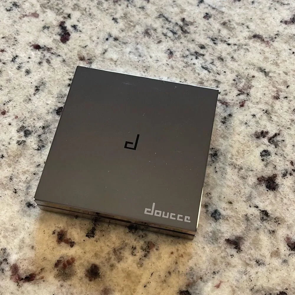 Caché Crème Powder Foundation By‎ Doucce NM6 New No Box
